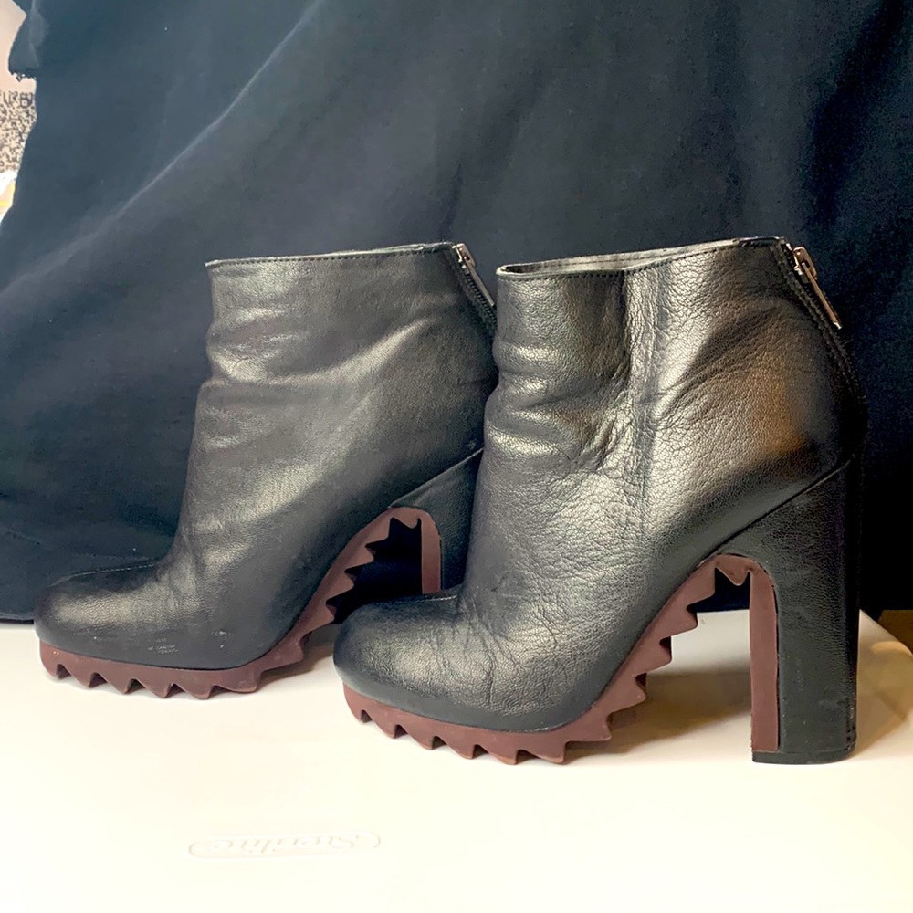 Circus black 5” platform booties 9.5